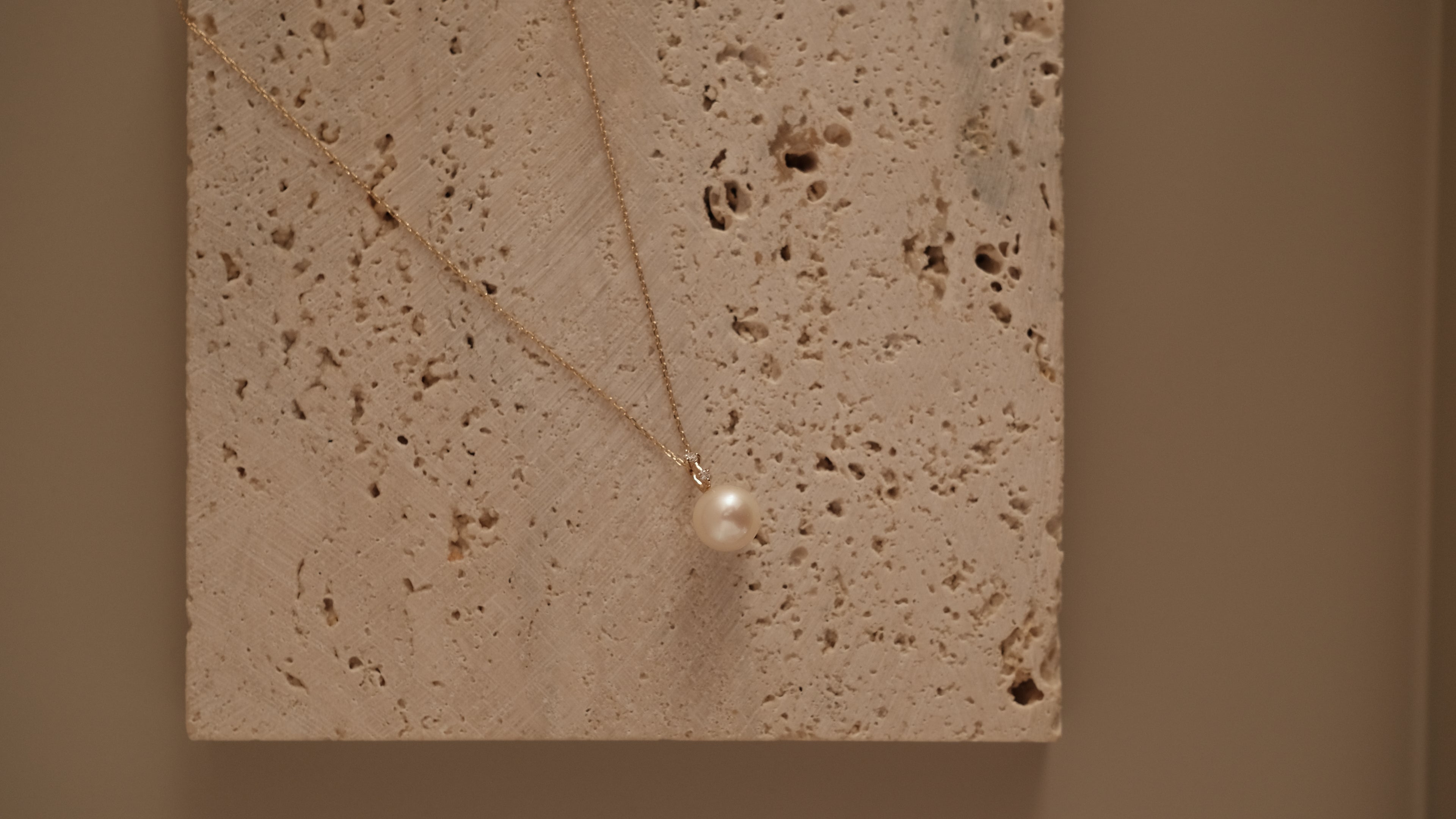 Lumière Pearl Necklace